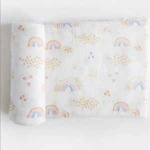 Deluxe Muslin Swaddle Blanket - Rainbows & Raindrops. Little Unicorn